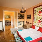 Best Location Cozy Art Flat