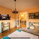Best Location Cozy Art Flat