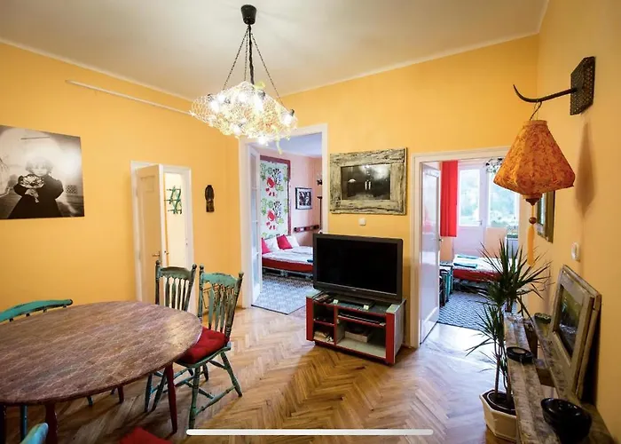 Best Location Cozy Art Flat